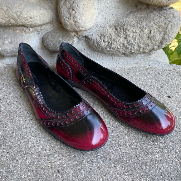 Gucci Red & Black Brogue Style Flats - 38.5 - Picture 1 of 11